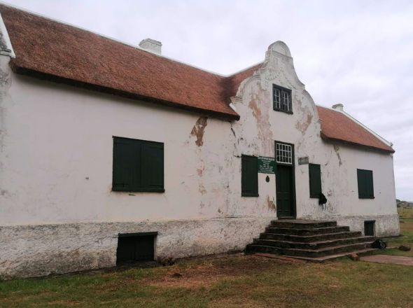 Projects historic-cape-dutch-thatching-craftsmanship